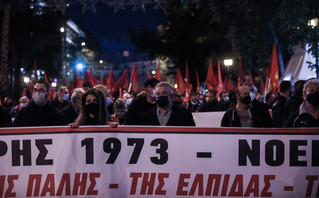 Ο ΓΓ του ΚΚΕ Δημήτρης Κουτσούμπας στην πορεία για το Πολυτεχνείο