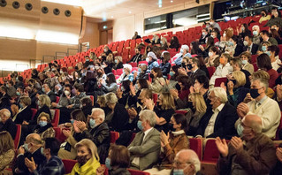 Κατάμεστη η αίθουσα της προβολής Κατάμεστη η αίθουσα της προβολής