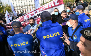Απεργία στην εστίαση: Ένταση και σπρωξίματα στο κέντρο της Αθήνας