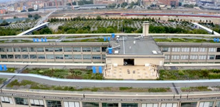 Ο «Κήπος της Μεσογείου»: 40.000 φυτά στη στέγη του παλιού εργοστασίου της FIAT