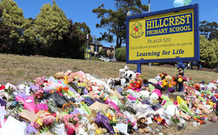 Αυστραλία - Λουλούδια στο σημείο του δυστυχήματος