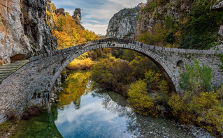 Το γεφύρι του Κόκκορη στο Ζαγόρι από ψηλά