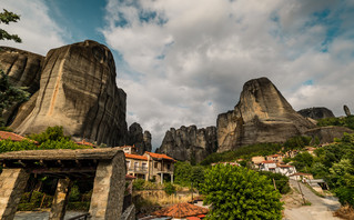 Το Καστράκι στους πρόποδες των Μετεώρων