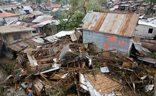 Στο έλεος του «σούπερ» τυφώνα Ράι οι Φιλιππίνες: 12 θάνατοι και 18.000 άνθρωποι σε καταλύματα