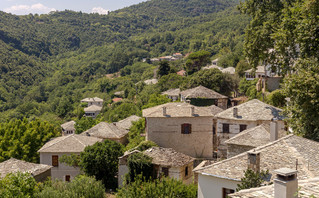 Πέτρινα κτίσματα στους Πινακάτες στο Πήλιο