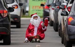 Άγιος Βασίλης σε skate Άγιος Βασίλης σε skate