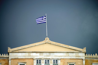 Η Βουλή και μαύρα σύννεφα από πάνω Η Βουλή και μαύρα σύννεφα από πάνω