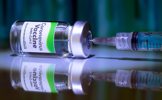 Άνδρας εμβολιάστηκε 10 φορές κατά του κορονοϊού, σε μία μέρα&#8230; εις το όνομα άλλων