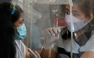 Nurse ready to get the coronavirus vaccine