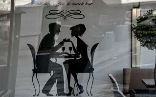 Στιγμιότυπο σε καφέ στην Ομόνοια Στιγμιότυπο σε καφέ στην Ομόνοια