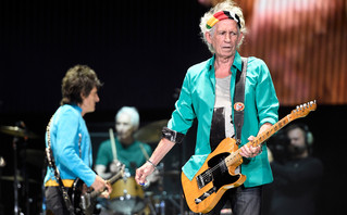 Rolling Stones: Πόσες φορές ο Κιθ Ρίτσαρντς έπρεπε να κάνει πρόταση γάμου στη γυναίκα του