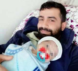 Φρίκη στην Τουρκία: Πατέρας χτυπά άγρια ο μόλις 2 μηνών μωρό του επειδή έκλαιγε – Συγκλονιστικό βίντεο Φρίκη στην Τουρκία: Πατέρας χτυπά άγρια ο μόλις 2 μηνών μωρό του επειδή έκλαιγε – Συγκλονιστικό βίντεο