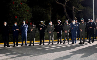 Παρουσία του υπουργού Εθνικής Άμυνας φωταγωγήθηκε το χριστουγεννιάτικο δέντρο στο στρατόπεδο Παπάγου