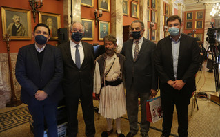 Θεατρική παράσταση για τον μεγάλο λαϊκό ζωγράφο Θεόφιλο παρουσιάστηκε στο εντευκτήριο της Βουλής των Ελλήνων Θεατρική παράσταση για τον μεγάλο λαϊκό ζωγράφο Θεόφιλο παρουσιάστηκε στο εντευκτήριο της Βουλής των Ελλήνων