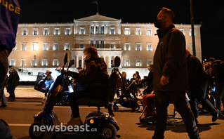 Συγκέντρωση ατόμων με αναπηρία στο κέντρο της Αθήνας