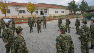 Στρατιώτες σε στρατόπεδο Στρατιώτες σε στρατόπεδο