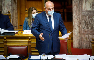 Ο Κώστας Τσιάρας στη Βουλή Ο Κώστας Τσιάρας στη Βουλή