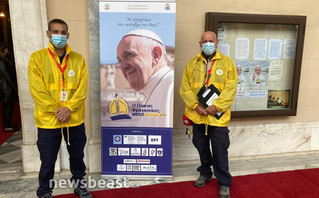Αυτή είναι η ομάδα των Ελλήνων υγειονομικών που ακολούθησε τον Πάπα Φραγκίσκο σε κάθε του βήμα στη χώρα μας