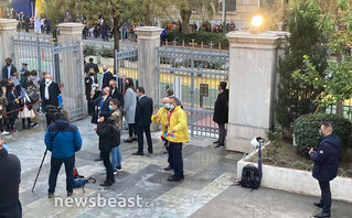 Οι Έλληνες υγειονομικοί που ακολούθησαν τον Πάπα Φραγκίσκο σε κάθε του βήμα στη χώρα μας