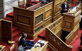 Τσίπρας και Μητσοτάκης στη Βουλή Τσίπρας και Μητσοτάκης στη Βουλή