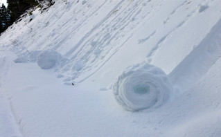 Κύλινδροι χιονιού: Ο Σάκης Αρναούτογλου εξηγεί το εντυπωσιακό φυσικό φαινόμενο
