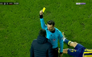 Διαιτητής έδειξε κίτρινη κάρτα σε τραυματιοφορέα &#8211; Έγινε και αυτό στην Τουρκία