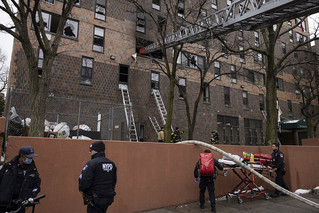 Νέα Υόρκη: 19 νεκροί εκ των οποίων 9 παιδιά και 63 τραυματίες από φωτιά σε κτίρια κατοικιών στο Μπρονξ