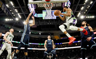 Giannis Antetokounbo is flying