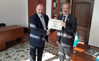 Nikos Sidiropoulos with George Iordanidis, president of the Federation of Greek Associations 