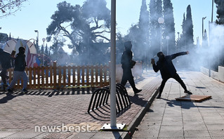 Ένταση έξω από το υπουργείο Παιδείας