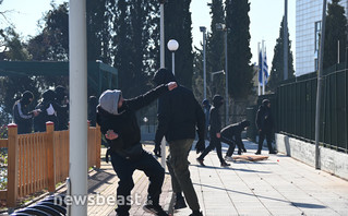 Ένταση έξω από το υπουργείο Παιδείας