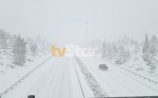 Έντονη χιονόπτωση στην εθνική οδό