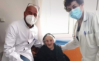 Σέρρες: Γιαγιά 108 ετών έκανε το εμβόλιο γιατί της έλειψαν οι φίλες της