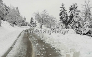Θάφτηκαν στο χιόνι τα ορεινά χωριά της Λαμίας