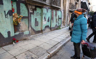 Μηνύματα και λουλούδια στο σημείο όπου σκοτώθηκε ο Πάνος Νάτσης Μηνύματα και λουλούδια στο σημείο όπου σκοτώθηκε ο Πάνος Νάτσης