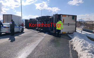 Ανατροπή νταλίκας στην Κόρινθο
