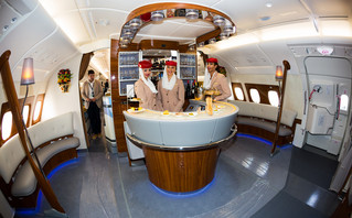Αεροσυνοδοί της Emirates Αεροσυνοδοί της Emirates