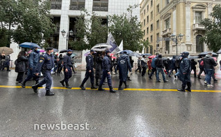 Συγκέντρωση διαμαρτυρίας των καλλιτεχνών στα Προπύλαια