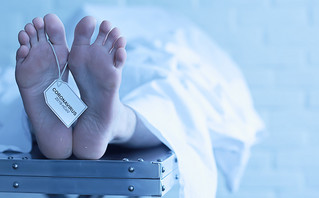 Πτώμα σε νεκροτομείο Πτώμα σε νεκροτομείο