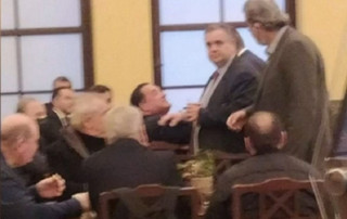 «Θερμή» συνάντηση Άδψνι Γεωργιάδη - Παύλου Πολάκη στη Βουλή