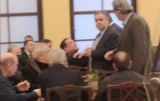 «Θερμή» συνάντηση Άδψνι Γεωργιάδη - Παύλου Πολάκη στη Βουλή «Θερμή» συνάντηση Άδψνι Γεωργιάδη - Παύλου Πολάκη στη Βουλή