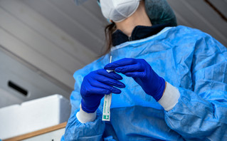 Συνεργείο για τη διενέργεια rapid test για τον κορονοϊό Συνεργείο για τη διενέργεια rapid test για τον κορονοϊό