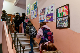 Μαθητές πηγαίνουν στην τάξη Μαθητές πηγαίνουν στην τάξη