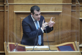 Ο Θάνος Πλεύρης στο βήμα της Βουλής Ο Θάνος Πλεύρης στο βήμα της Βουλής