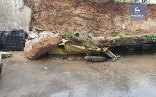 Τεράστιος τοίχος κατέρρευσε και συνέθλιψε δύο αυτοκίνητα στη Ρόδο