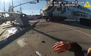 Συγκλονιστικό βίντεο με τη διάσωση πιλότου δευτερόλεπτα πριν το αεροσκάφος του χτυπηθεί από τρένο