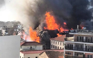 Συναγερμός στην Ξάνθη: Μεγάλη φωτιά σε καπναποθήκες στο κέντρο της πόλης