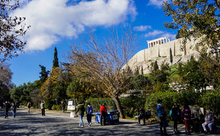 Καιρός: Υψηλές για την εποχή θερμοκρασίες &#8211; Οι περιοχές που το θερμόμετρο θα φτάσει τους 19 βαθμούς