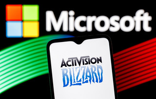 το λογότυπο της Microsoft και της Activision Blizzard