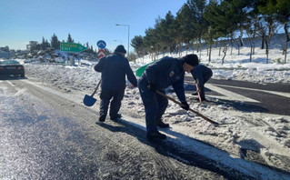 Χιόνια στην Αττική Οδό Χιόνια στην Αττική Οδό